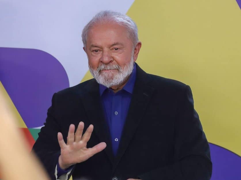 Lula Vê 'Oportunidade' em Cirurgia do Quadril e se Dá ao Luxo de uma Plástica
