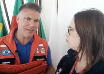 Prefeito toma medidas legais contra o Magazine Luiza por vender bandeira nacional vermelha; VEJA VÍDEO