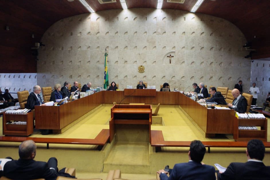 Ministros Avaliam Julgar Como Inconstitucional PEC que Limita Poderes do STF