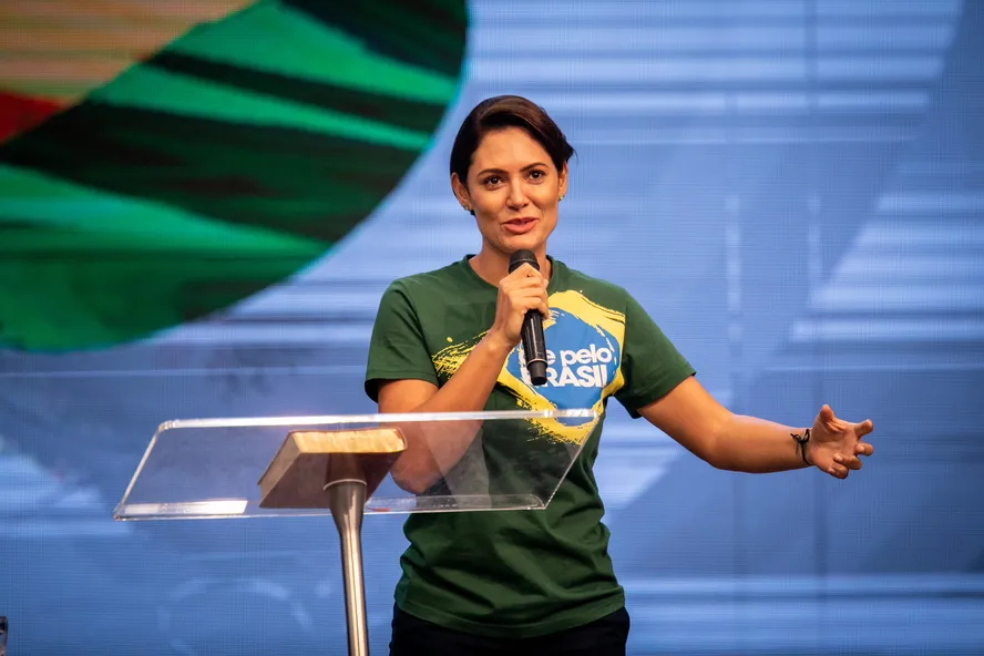 “Não existe comunista cristão”: Michelle Bolsonaro Detona Dino no STF