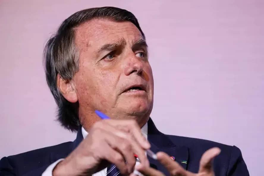 Bolsonaro contra-ataca: defesa alega 'fishing expedition' e acusa PF de “uso excessivo do poder estatal”