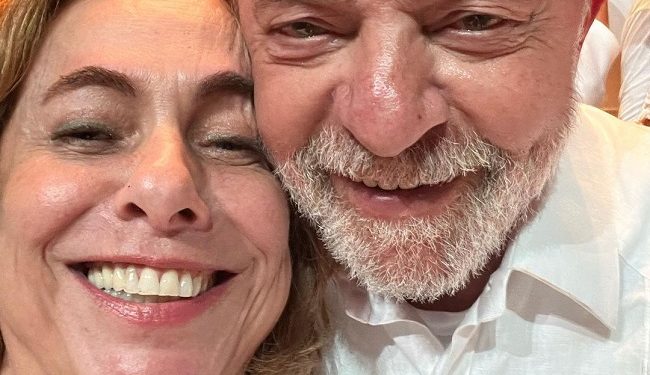 Cissa Guimarães receberá um salário de quase R$ 1 milhão para apresentar um programa na TV de Lula