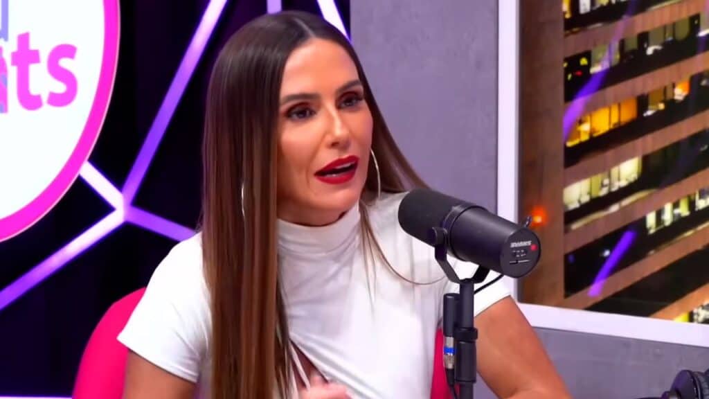 Deborah Secco Revela: Teve que Ficar Nua na Frente de Diretor da Globo aos 18 Anos 52 Deborah Secco Revela: Teve que Ficar Nua na Frente de Diretor da Globo aos 18 Anos