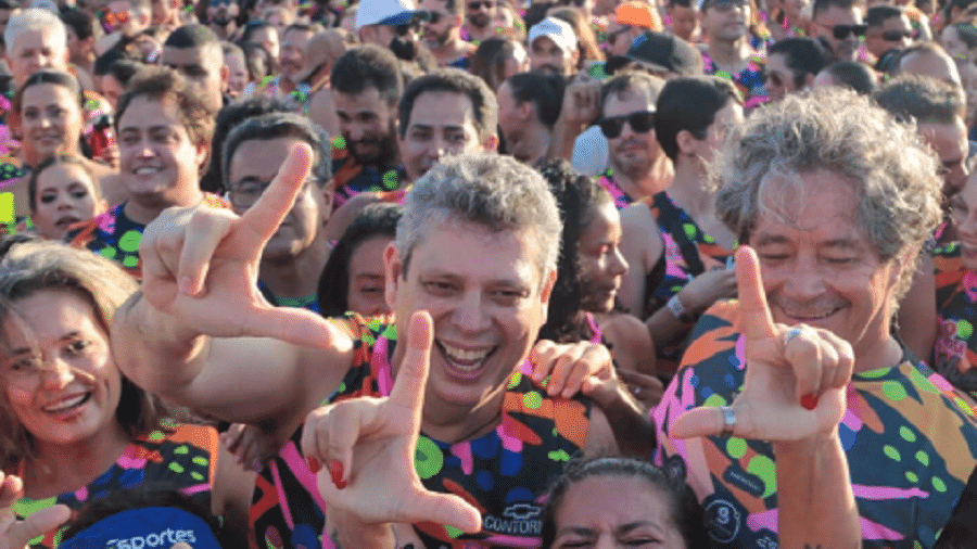 Macêdo Confessa Uso de Recursos Públicos no Carnaval