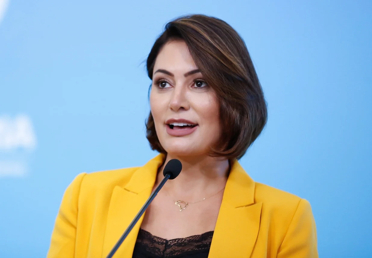 Michelle Bolsonaro Aciona Justiça em Resposta às Ameaças de Petista