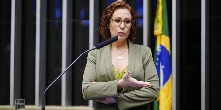 Carla Zambelli Pressiona por CPI Contra Abuso de Autoridade no STF e TSE