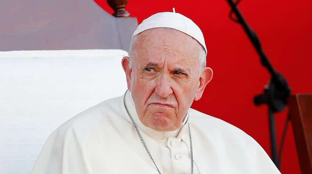 Padre Excomungado Após Afirmar que Papa Francisco é 'Usurpador Anti-Papa'