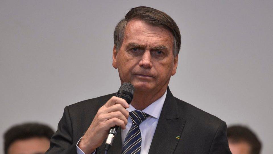 Bolsonaro explica transferência de R$ 800 mil para os EUA antes de viagem