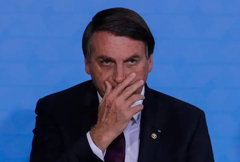 um general ligado a Lula prepara uma cela para prender Bolsonaro