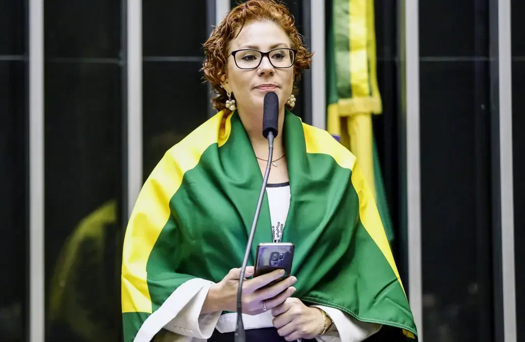 Carla Zambelli intimada na Câmara menos de 24h após solicitar impeachment