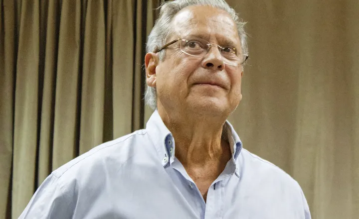 José Dirceu está internado no Sírio-Libanês