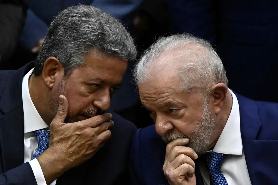 Lira Ignora Mais de 100 Assinaturas de Pedido de Impeachment de Lula: “vai deixar na sua gaveta”