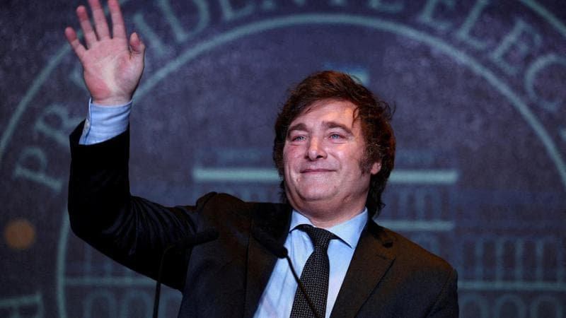 O governo argentino de Milei fixou um aumento do salário mínimo de 30%