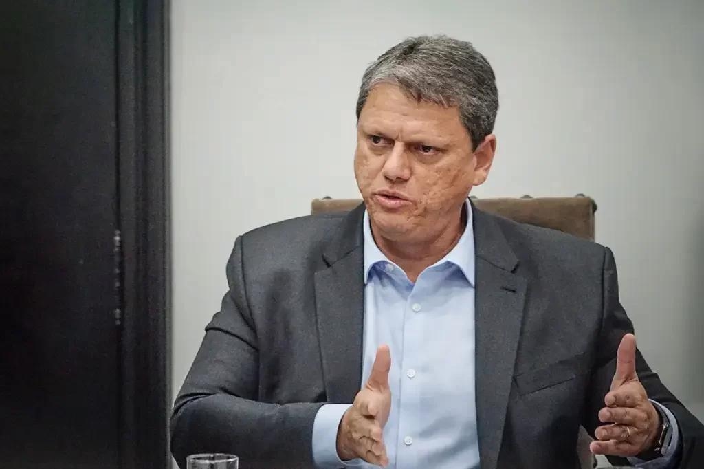 Tarcísio rebate: 'Nunca fui do PT', em resposta a apoiador petista