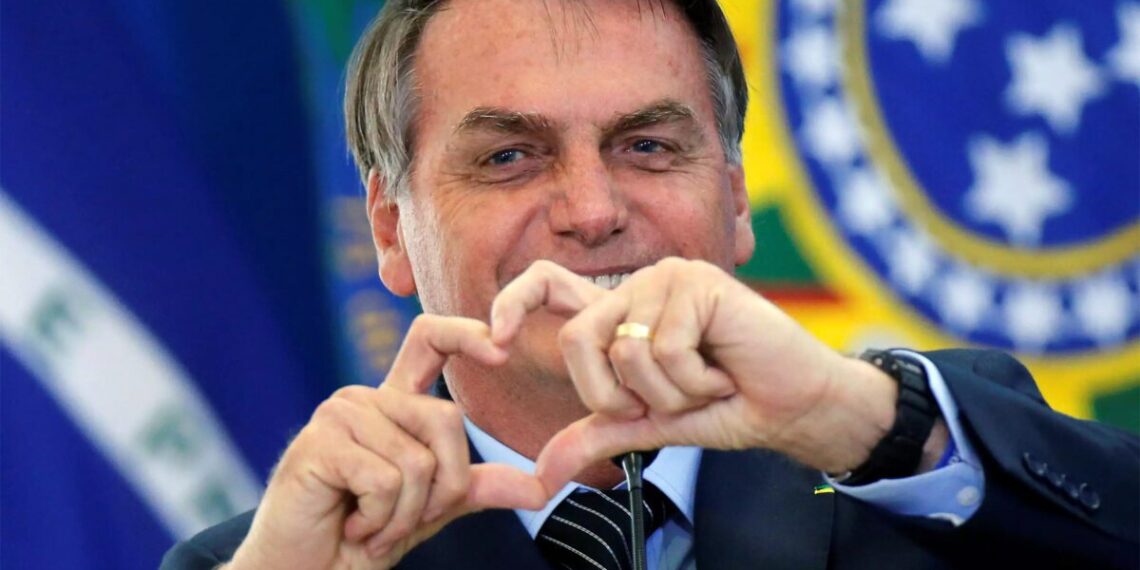 Jair Bolsonaro celebra 69 anos com homenagens de família nas redes