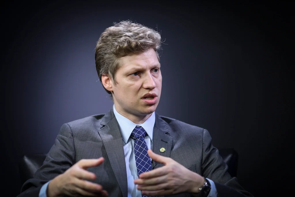 ‘Não há mais ministros, somente políticos no STF’, afirma Marcel van Hattem em entrevista