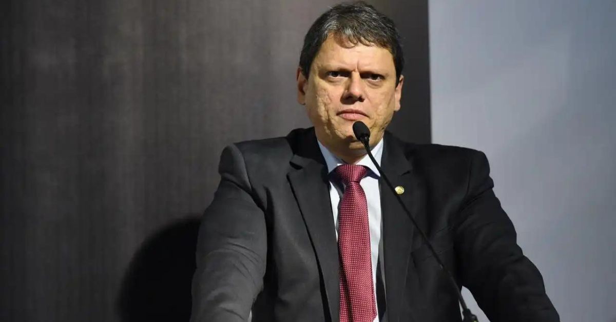 Tarcísio sobe o tom em discurso enfático em defesa dos policiais diante de denúncia à ONU