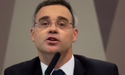 André Mendonça Segue Zanin e Rejeita Queixa-Crime de Bolsonaro Contra Janones