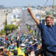 Bolsonaro é aclamado por multidão durante visita a Goiás