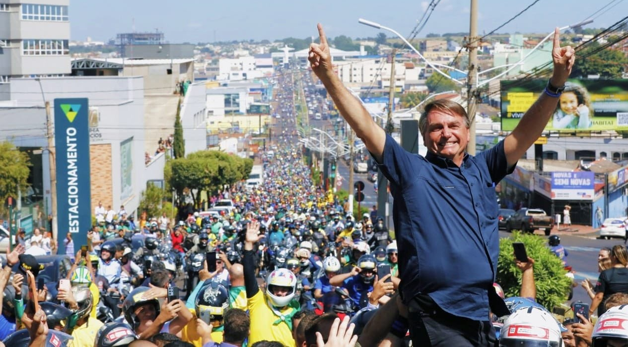 Bolsonaro é aclamado por multidão durante visita a Goiás, veja vídeo 52 Bolsonaro é aclamado por multidão durante visita a Goiás