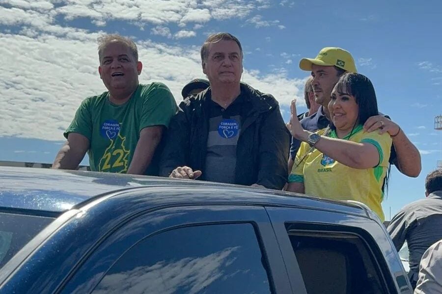 Multidão recepciona Bolsonaro em sua chegada a Palmas, assista vídeo