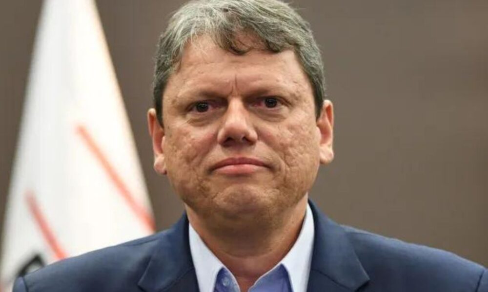 Tarcísio dá luz verde para a privatização de serviços em mais de 30 escolas