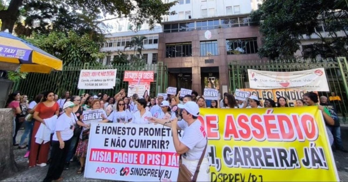 profissionais protestam contra decisões do governo Lula