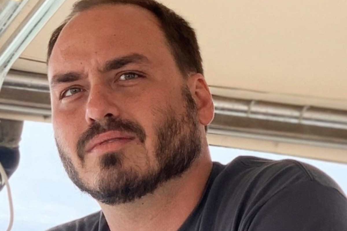 PF solicita quebra de sigilo fiscal de Carlos Bolsonaro nos EUA 52 PF solicita quebra de sigilo fiscal de Carlos Bolsonaro nos EUA