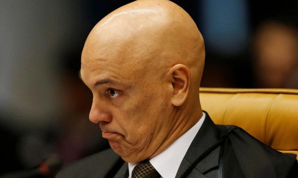 Senador faz acusações de 'violações constitucionais' contra Alexandre de Moraes
