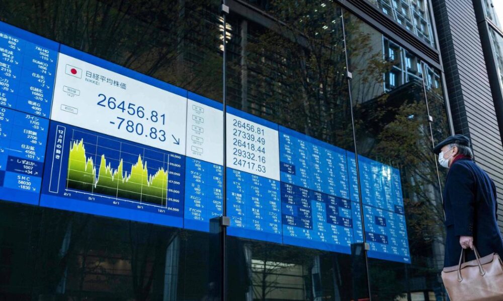 Bolsa japonesa registra maior queda histórica por temor de recessão nos EUA