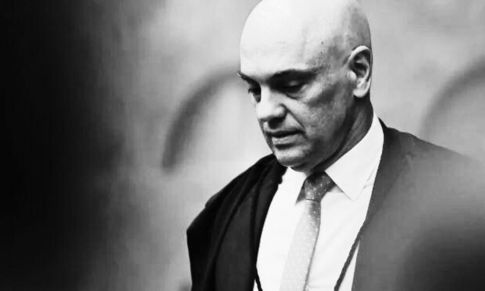 Diálogos revelam que Moraes escolhia alvos de investigação e ordenava alterações em relatórios