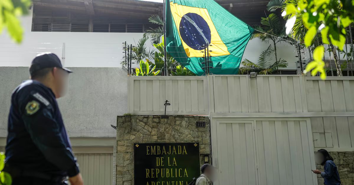 Ação polêmica: Brasil atende Maduro e retira bandeira da Argentina 52 Ação polêmica: Brasil atende Maduro e retira bandeira da Argentina