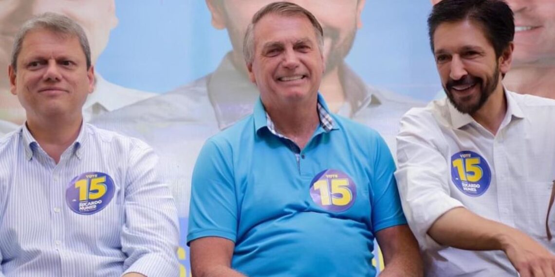 Bolsonaro reforça apoio a Nunes e é exaltado por Tarcísio em discurso de campanha
