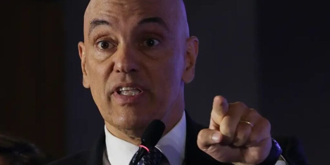Moraes vota pela condenação de 12 presos do 8 de janeiro que rejeitaram acordo com a PGR