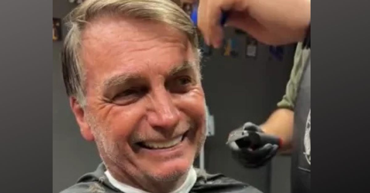 Bolsonaro ironiza: “Golpe com general da reserva e quatro oficiais?”