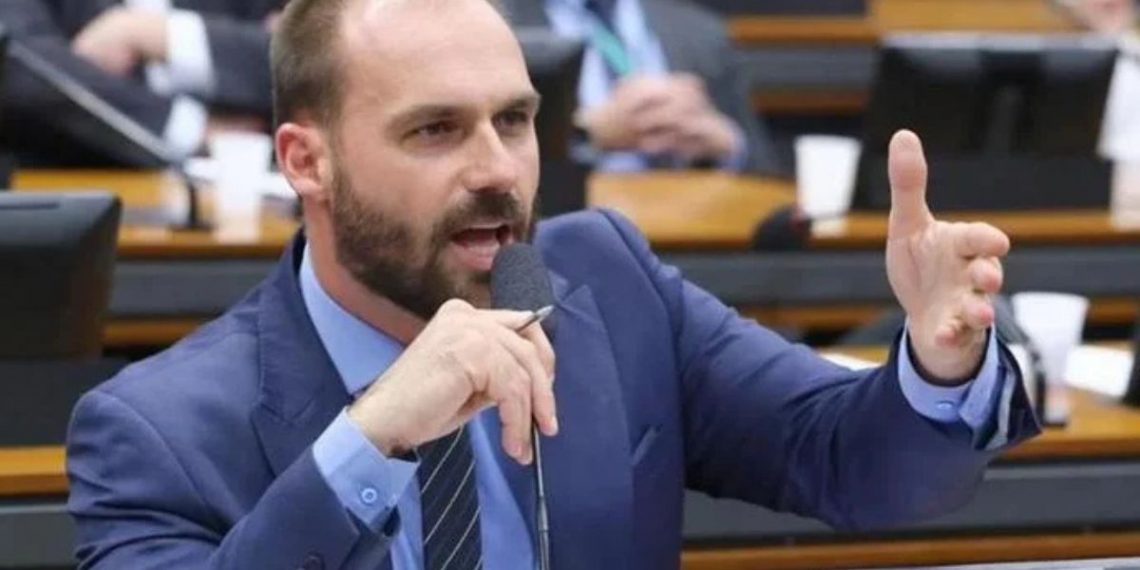Eduardo Bolsonaro é investigado pela PF após chamar delegado de “P*tinha do Alexandre de Moraes”