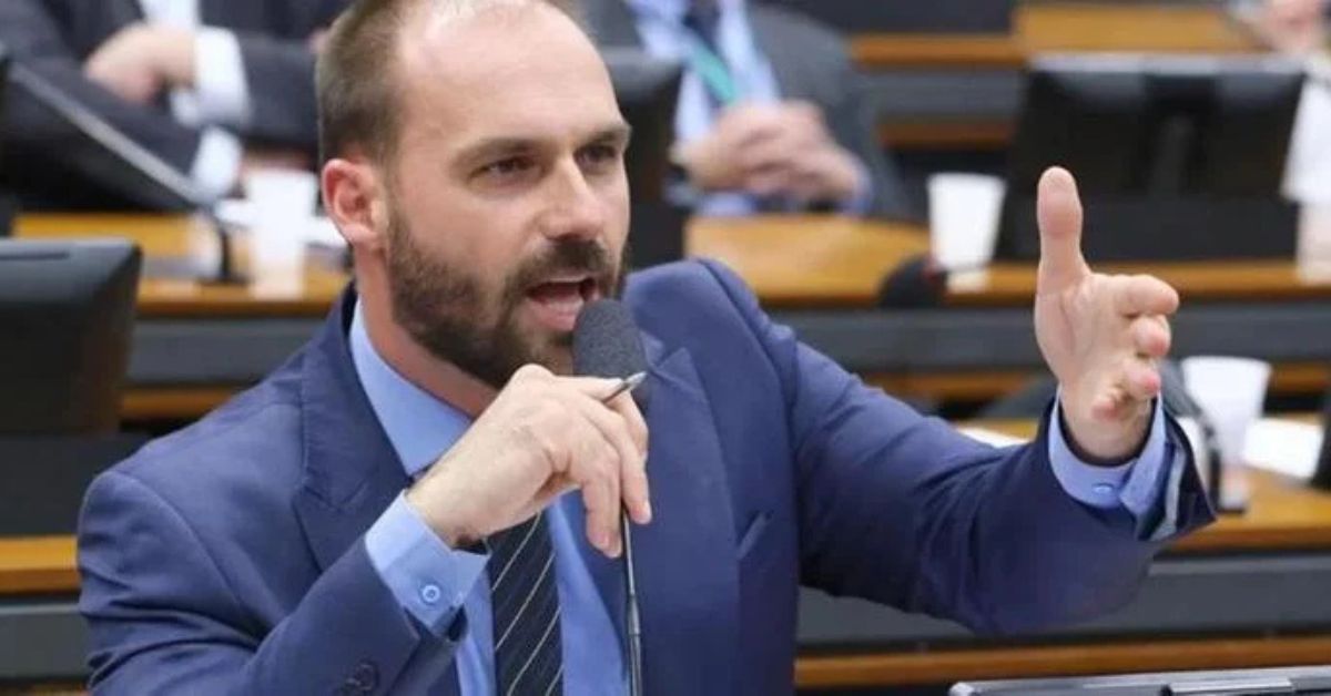 Eduardo Bolsonaro é investigado pela PF após chamar delegado de “P*tinha do Alexandre de Moraes”