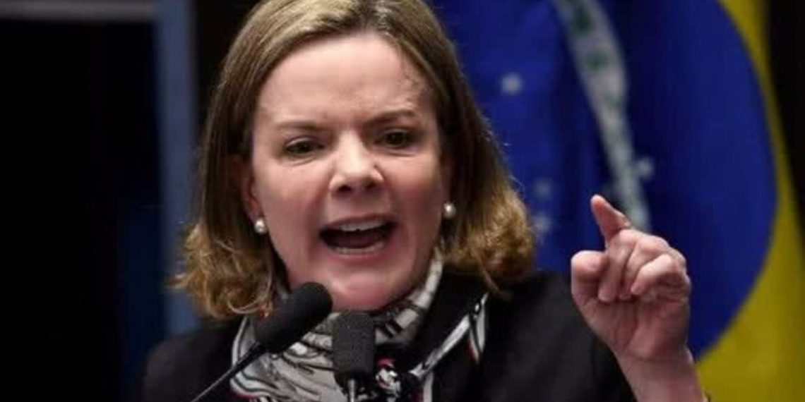 Gleisi Hoffmann culpa Campos Neto por Dólar a R$ 6