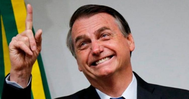 Bolsonaro comemora PL da castração química de pedófilos