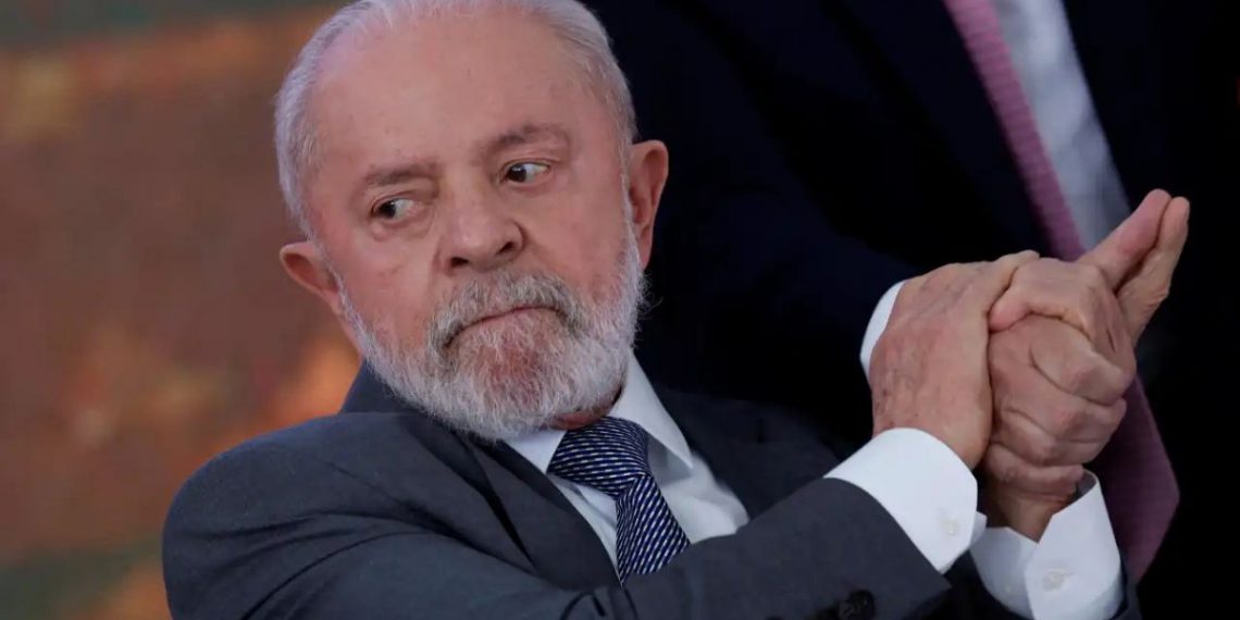 Ministra de Lula expõe falha do governo em medidas de corte