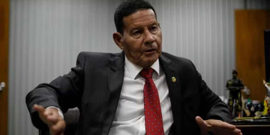 Mourão quebra o silêncio e detona narrativa de golpe: ‘Conspiração Tabajara’