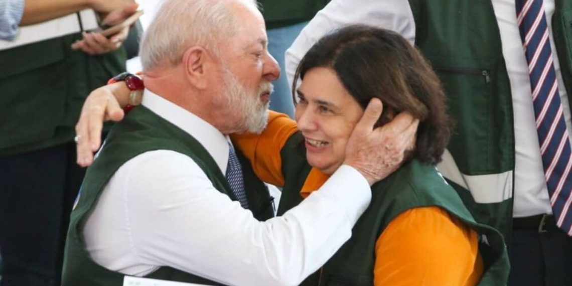 Ministra de Lula culpa aquecimento global pelo surto de dengue