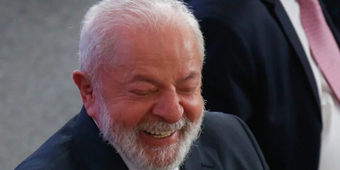 Lula sanciona lei que pode estagnar o salário mínimo até 2030