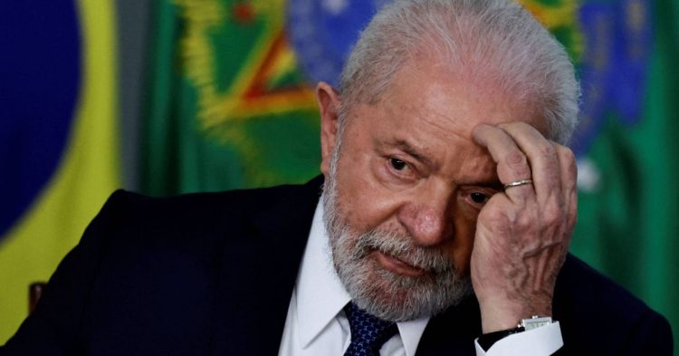 Pesquisa aponta que maioria dos brasileiros rejeitam reeleição de Lula
