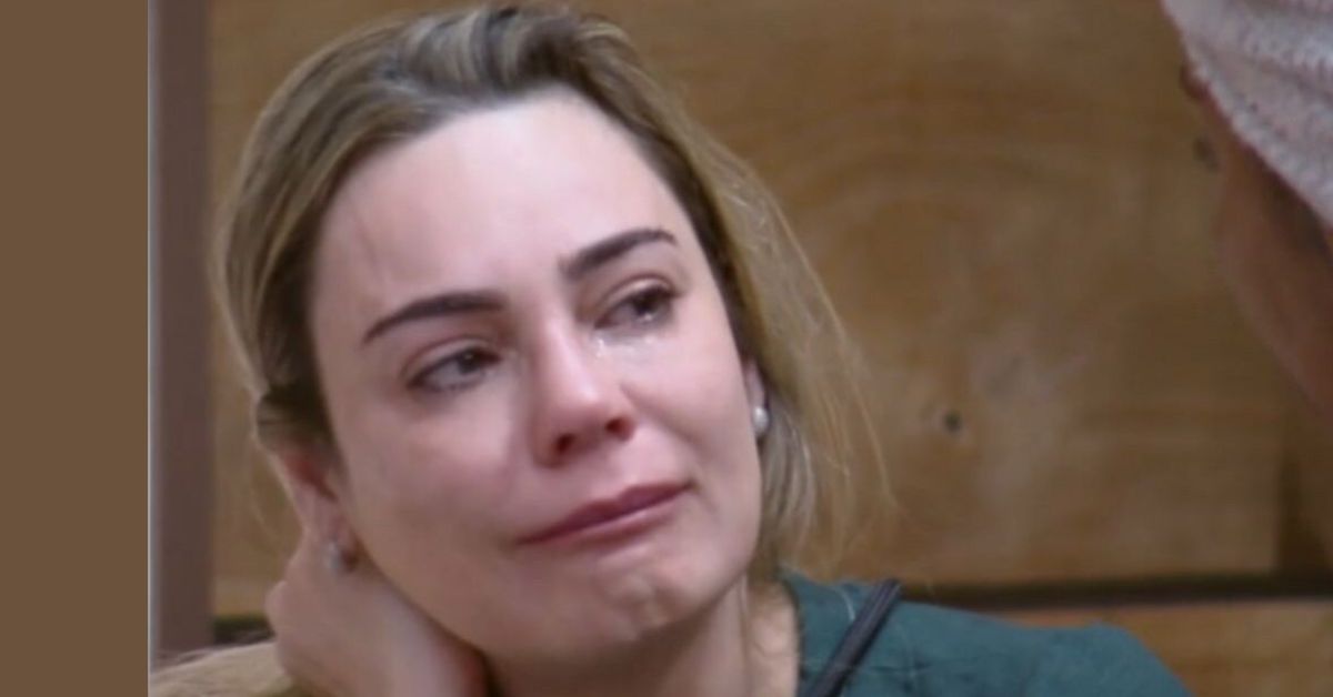 Record demite Rachel Sheherazade e convoca novo substituto às pressas