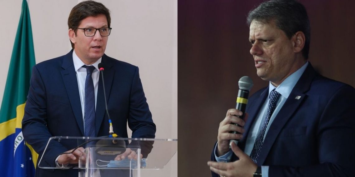 Mário Frias critica lei de Tarcísio que proíbe celulares em escolas