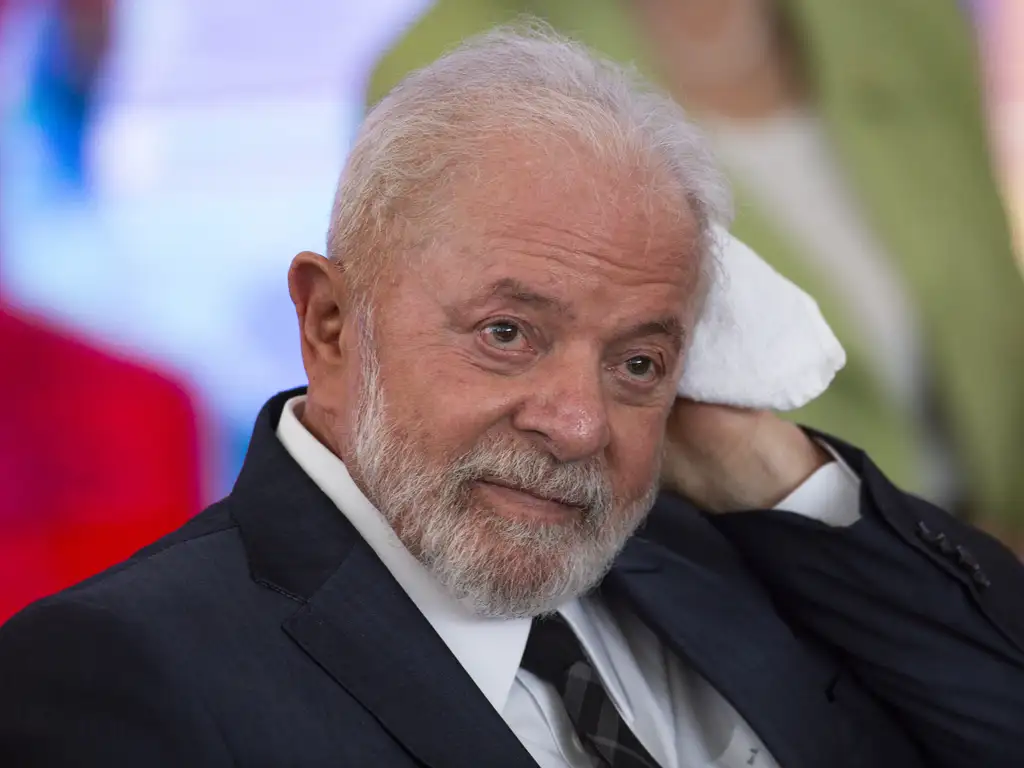 Pesquisa revela: 52% aprovam Lula, mas reprovação chega a 47%