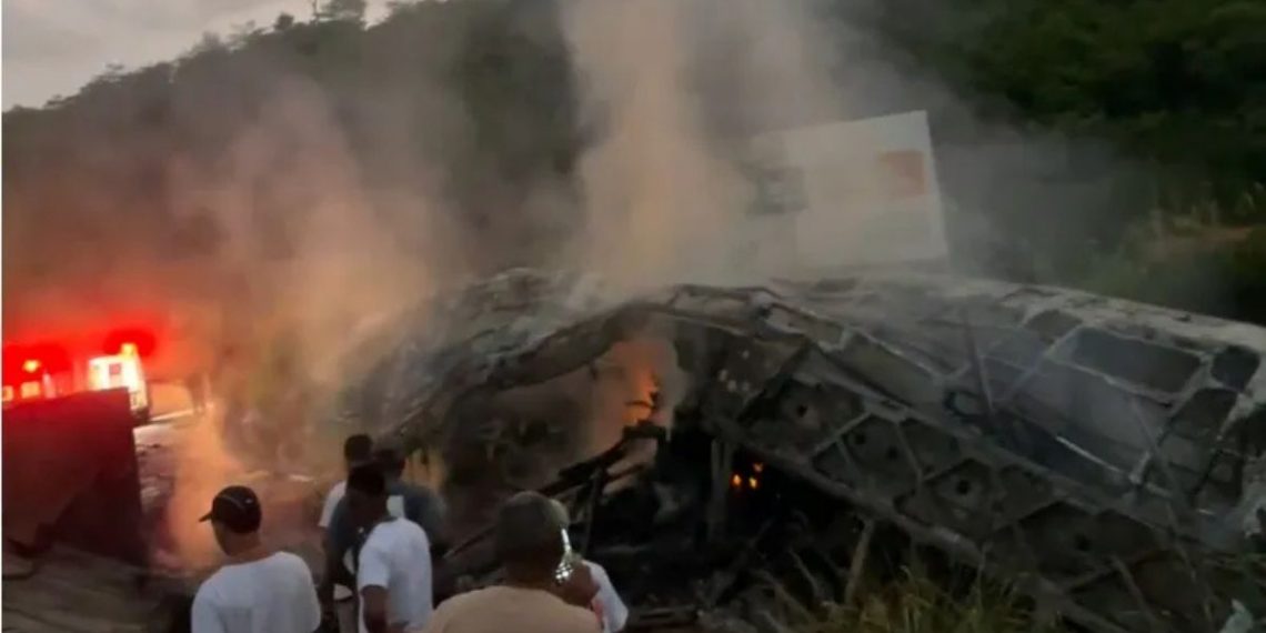 Acidente na BR-116 em Teófilo Otoni (MG) deixa 39 mortos