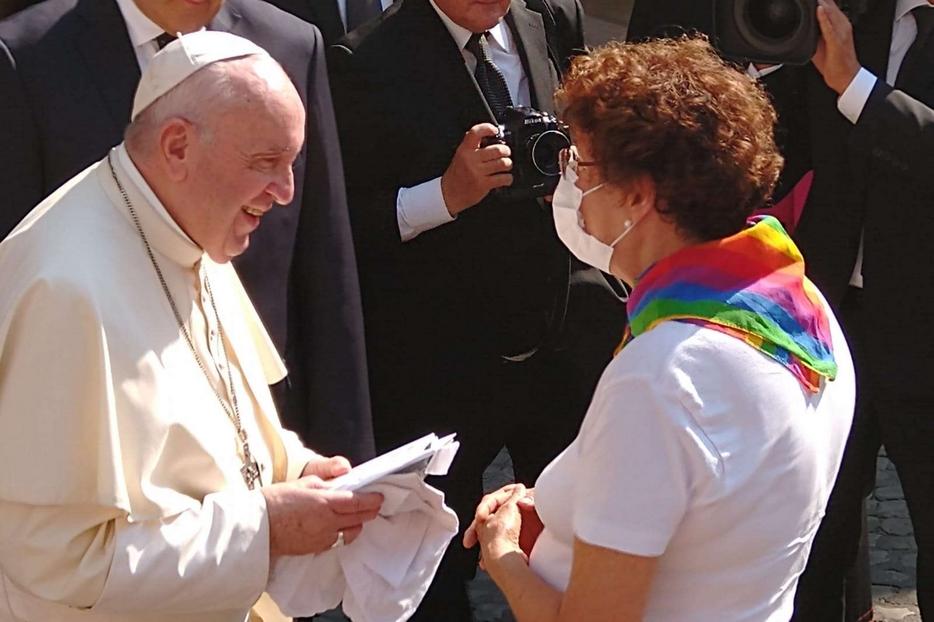 Vaticano Autoriza Homossexuais a Serem Padres, Desde que Não Façam Sexo