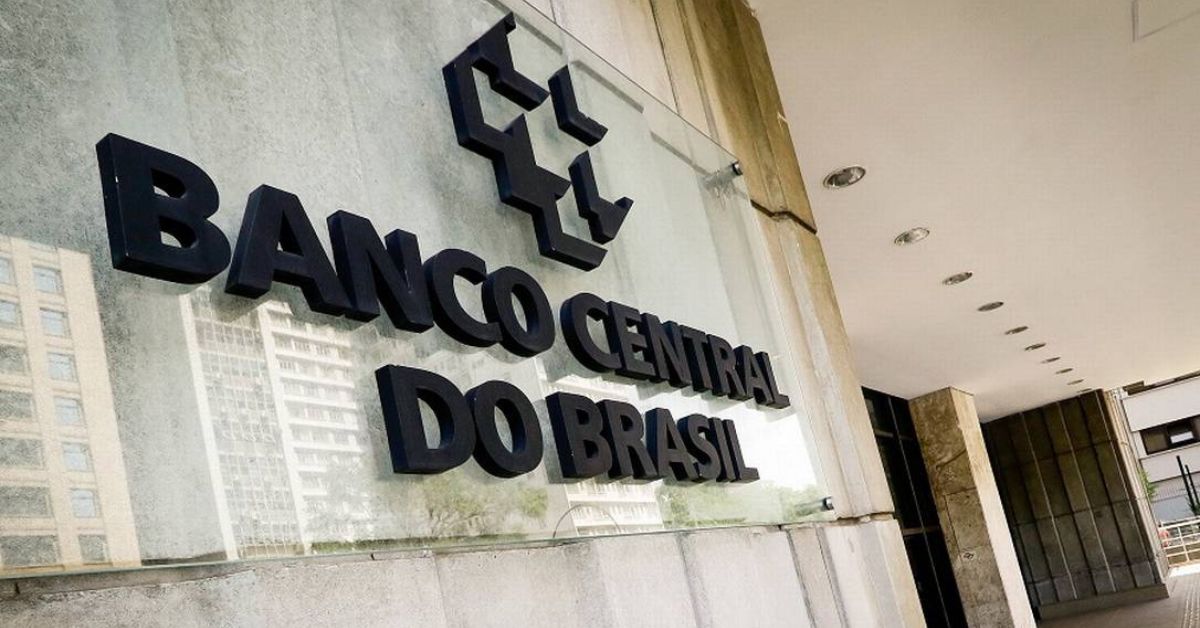 Banco Central vira alvo de críticas por usar gírias e memes “fora do tom” ao falar do Pix